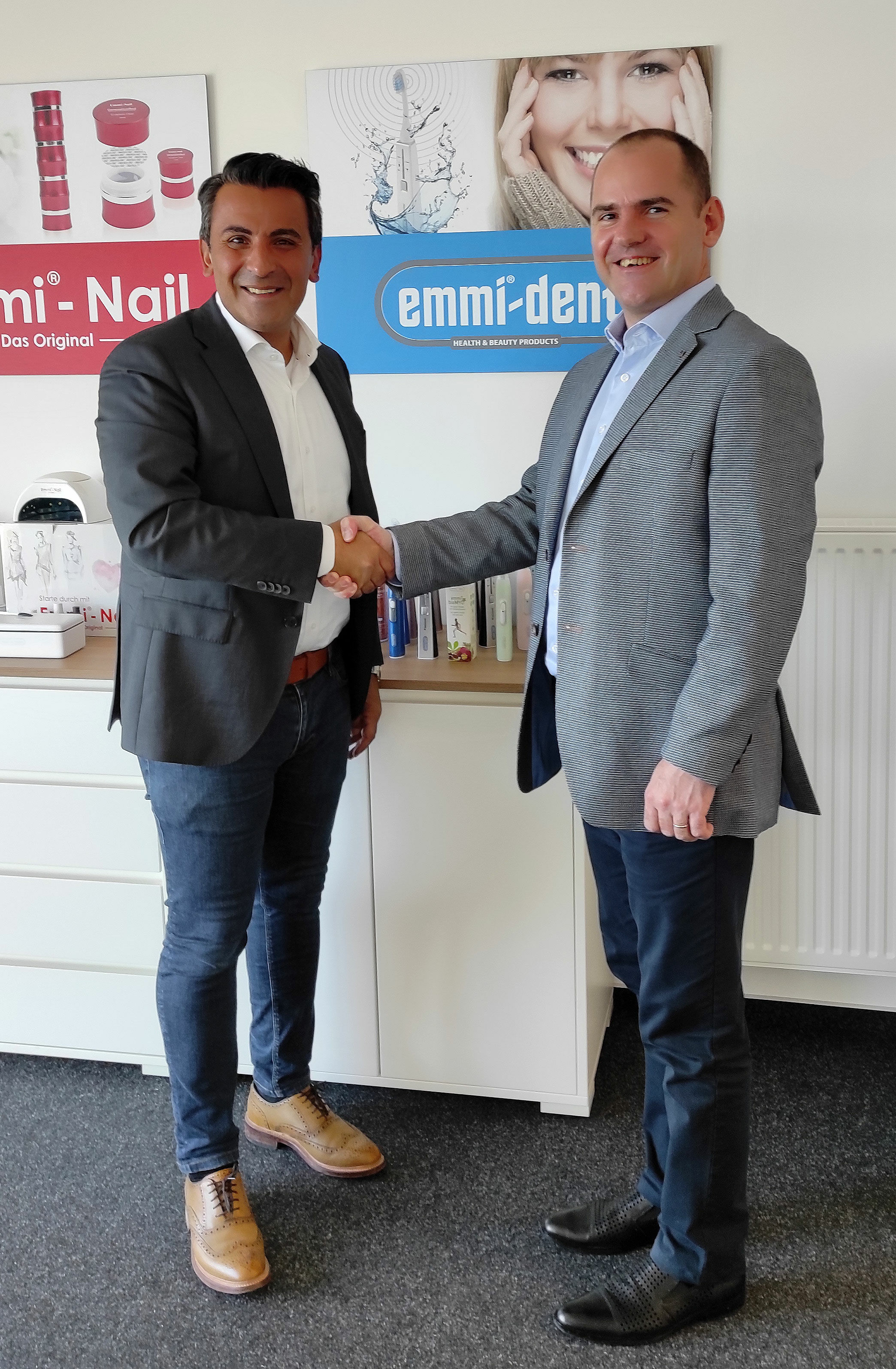 Németországban az Emmi Ultrasonic GmbH ügyvezető igazgatójával Cüneyt Emekci-vel